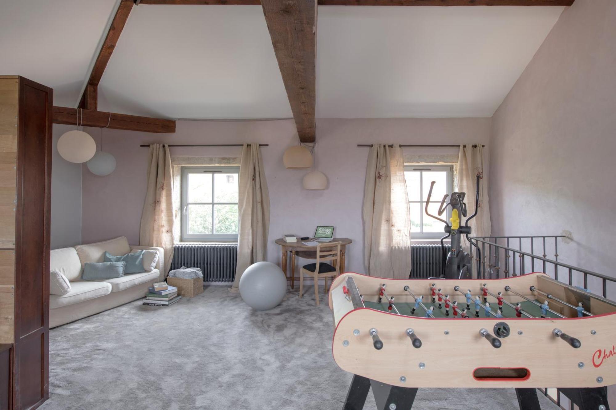 La Maison Des Monts D'or Bed & Breakfast