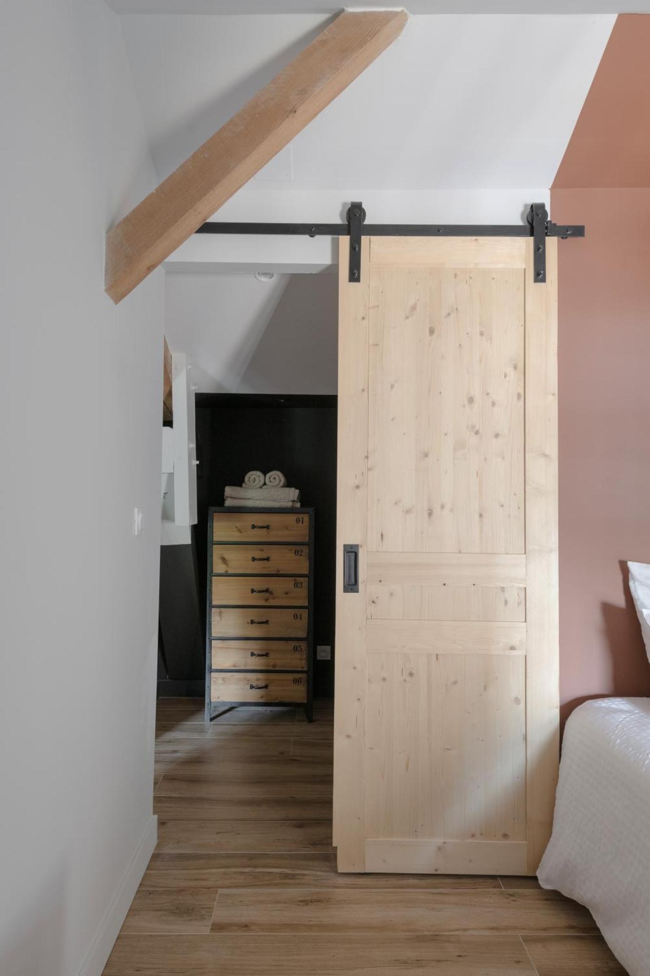 La Maison Des Monts D'or Bed & Breakfast *