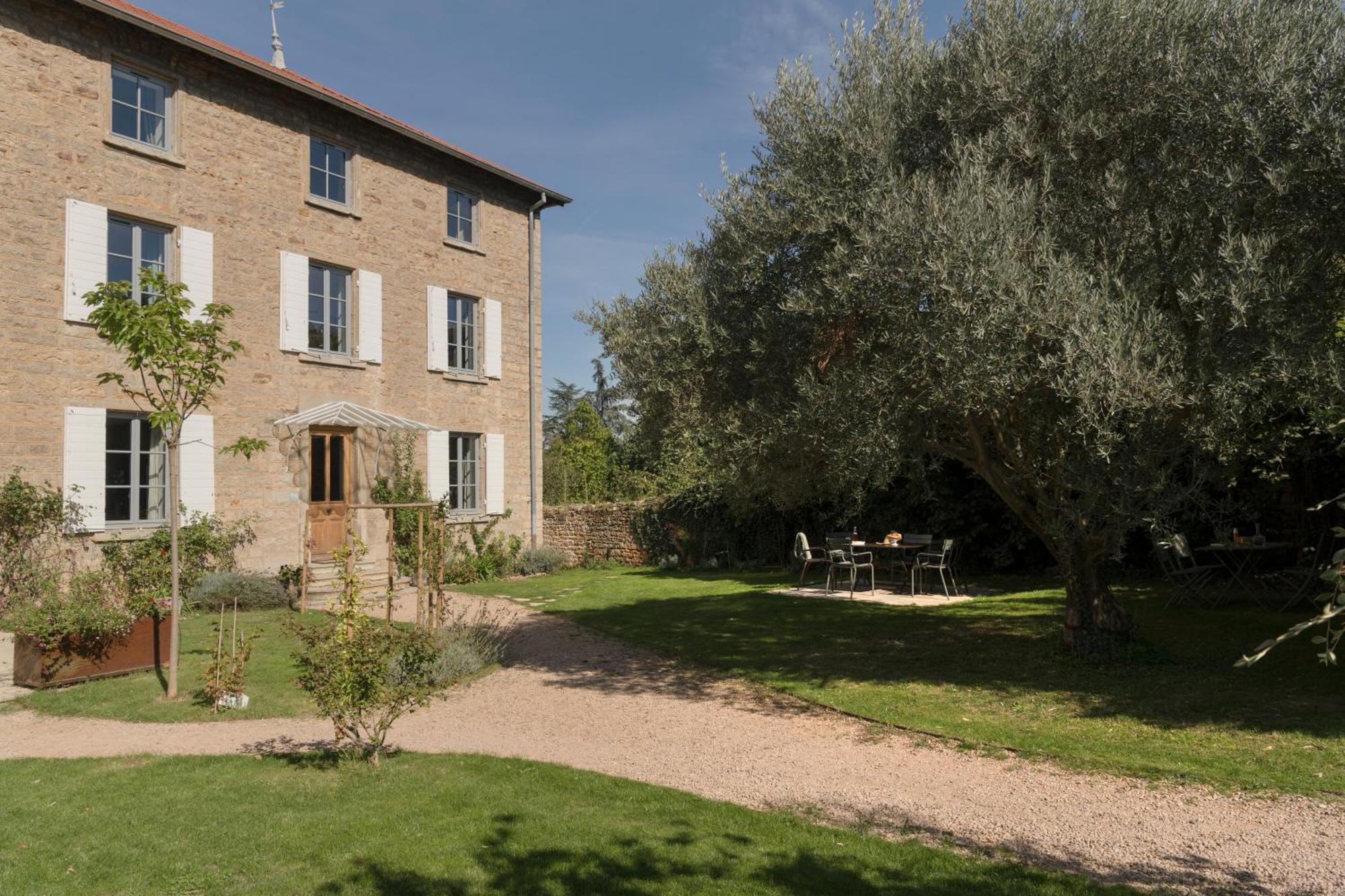 La Maison Des Monts D'or Bed & Breakfast *